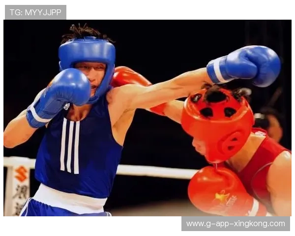 拳击对抗赛爆发直拳命中对方下颚的瞬间与坚持之路